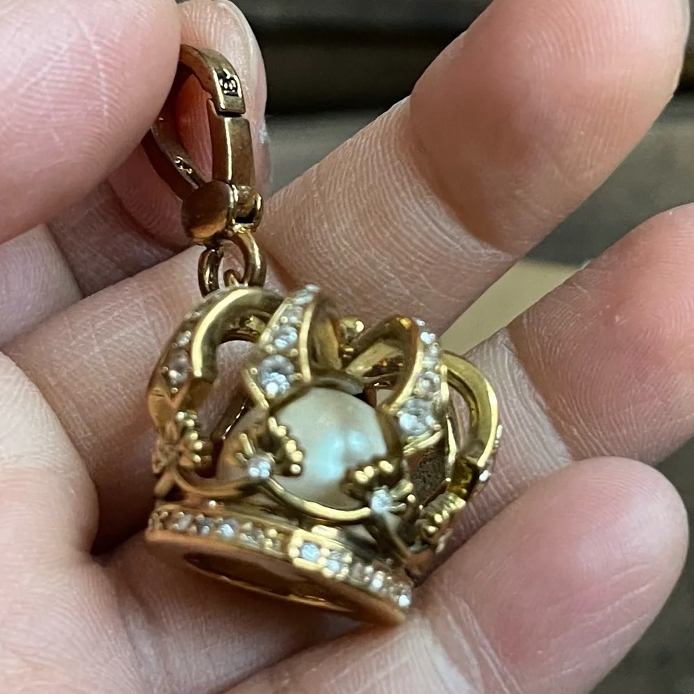 AUTHENTIC JUICY COUTURE RARE CROWN PEARL DOME CHARM BRACELET - Picture 5 of 7